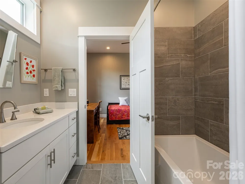 309 Ava Lane Asheville, NC 28804