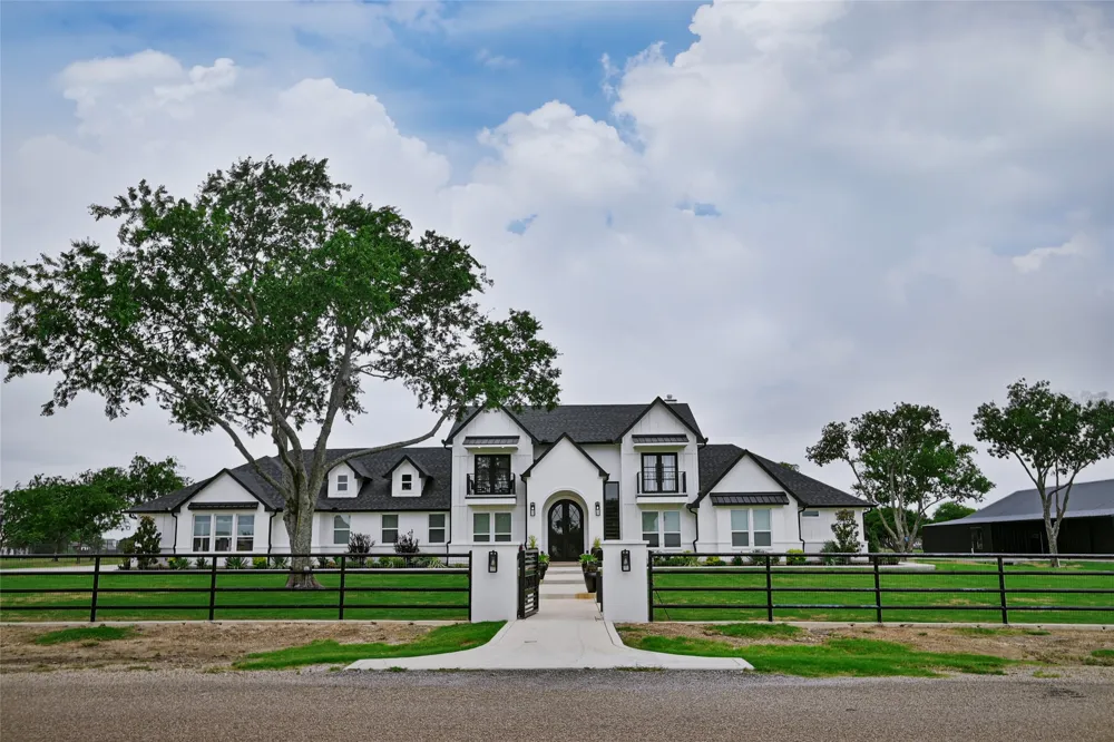 200 Corral Road Godley, TX 76044