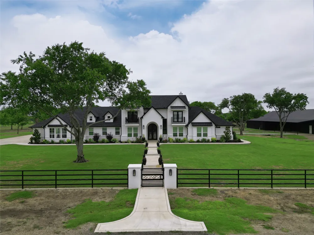 200 Corral Road Godley, TX 76044