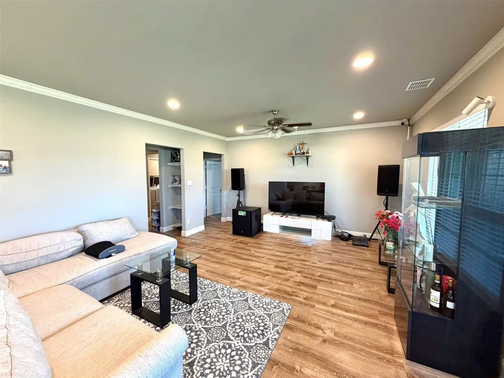 402 Coyote Creek Drive Lavon, TX 75166