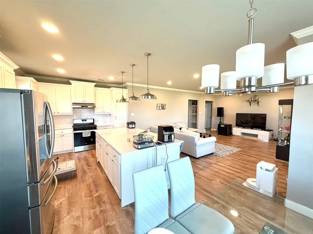 402 Coyote Creek Drive Lavon, TX 75166