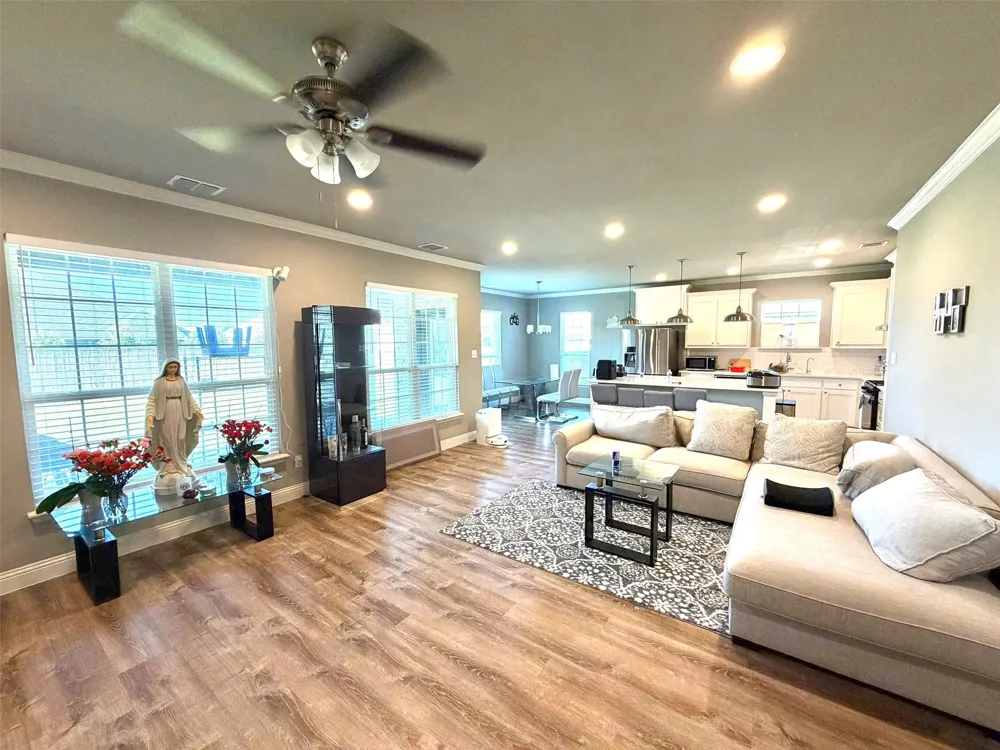 402 Coyote Creek Drive Lavon, TX 75166
