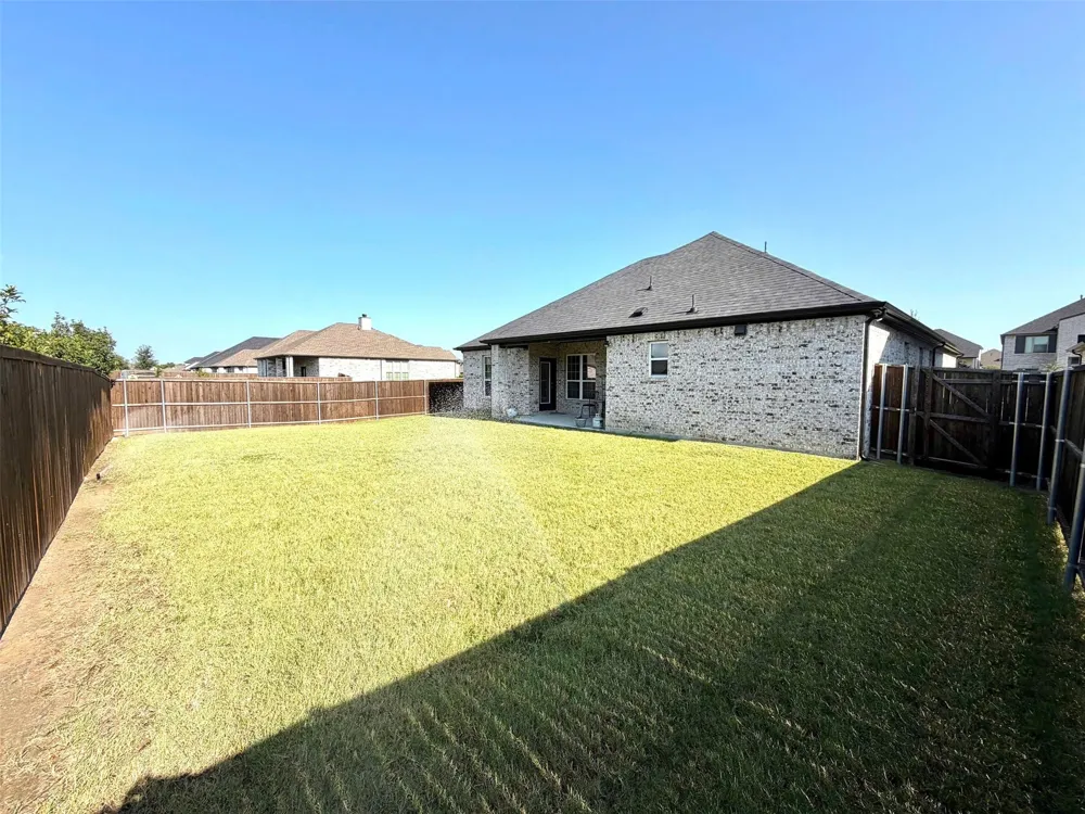 402 Coyote Creek Drive Lavon, TX 75166