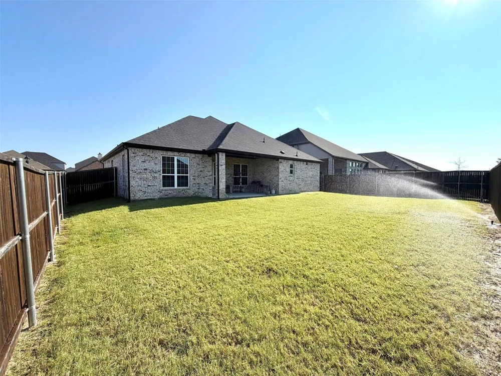 402 Coyote Creek Drive Lavon, TX 75166