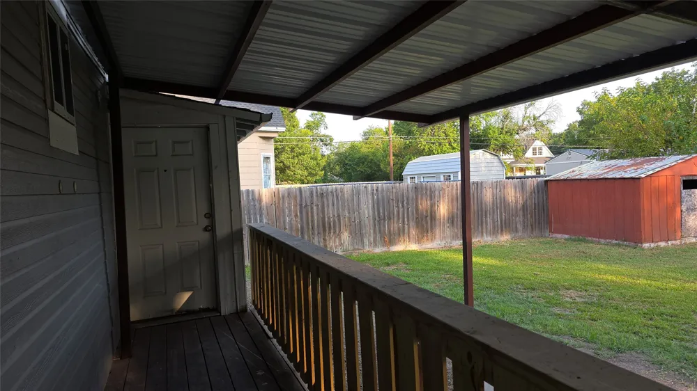 608 W 6th Street Bonham, TX 75418