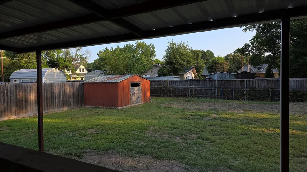 608 W 6th Street Bonham, TX 75418