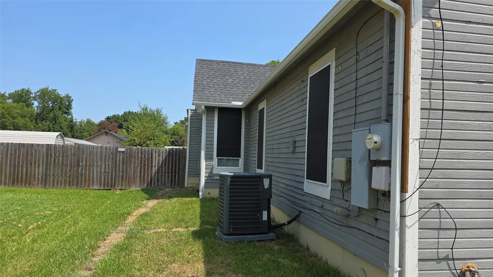 608 W 6th Street Bonham, TX 75418