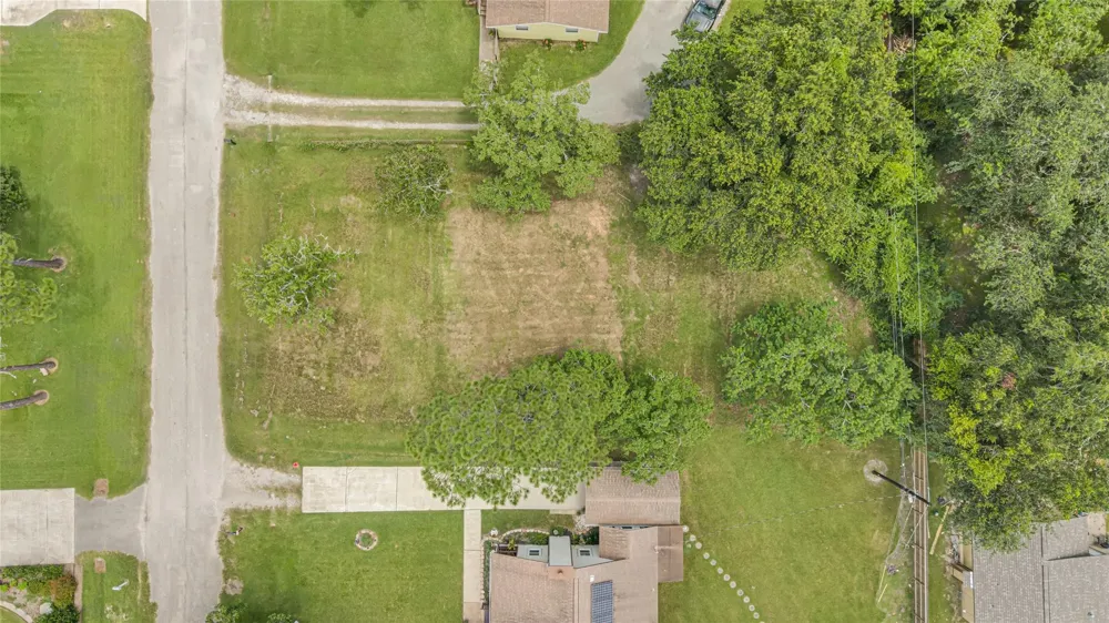 6519 Pinecrest Drive Hitchcock, TX 77563