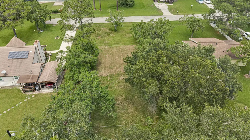 6519 Pinecrest Drive Hitchcock, TX 77563