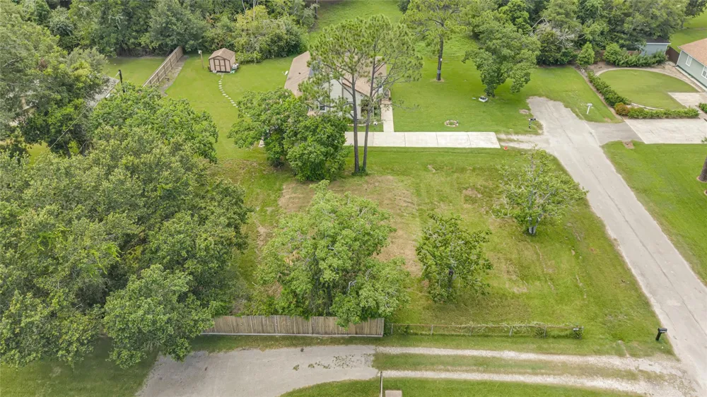 6519 Pinecrest Drive Hitchcock, TX 77563