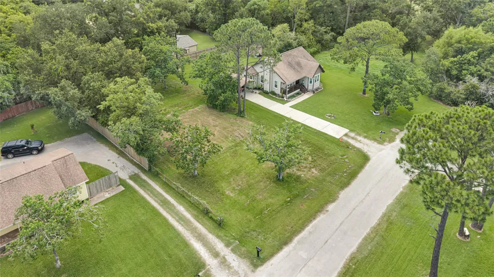 6519 Pinecrest Drive Hitchcock, TX 77563