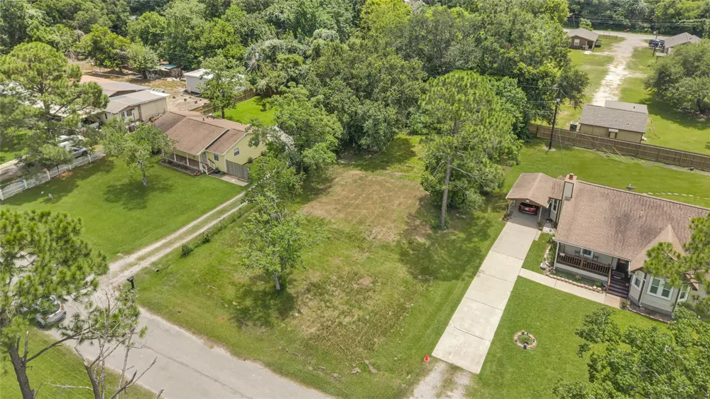 6519 Pinecrest Drive Hitchcock, TX 77563
