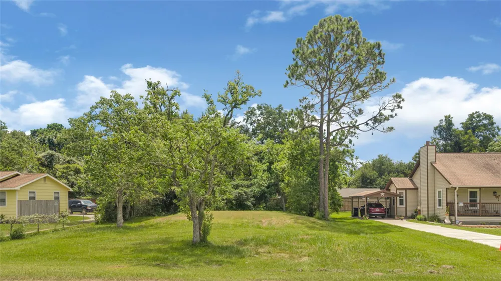 6519 Pinecrest Drive Hitchcock, TX 77563