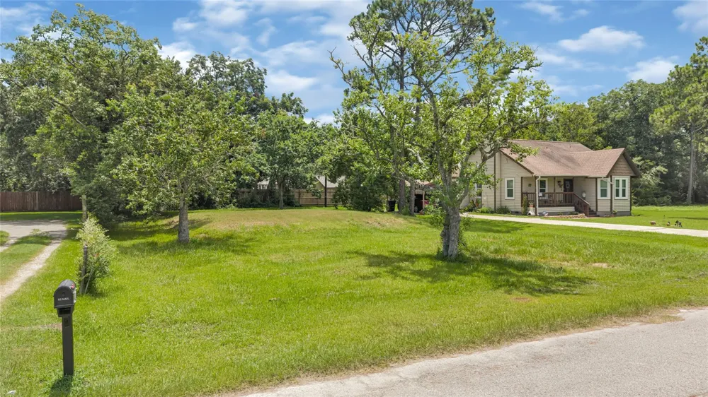 6519 Pinecrest Drive Hitchcock, TX 77563