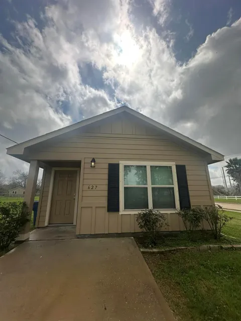 627 W Live Oak Street