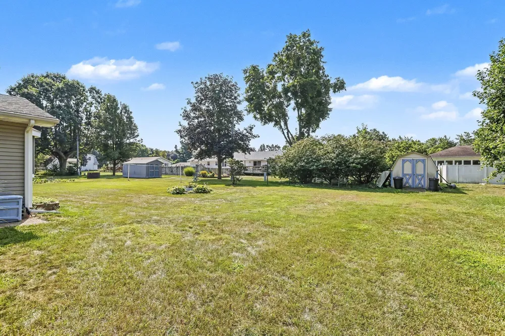 28783 Sarabyn Street Dowagiac, MI 49047