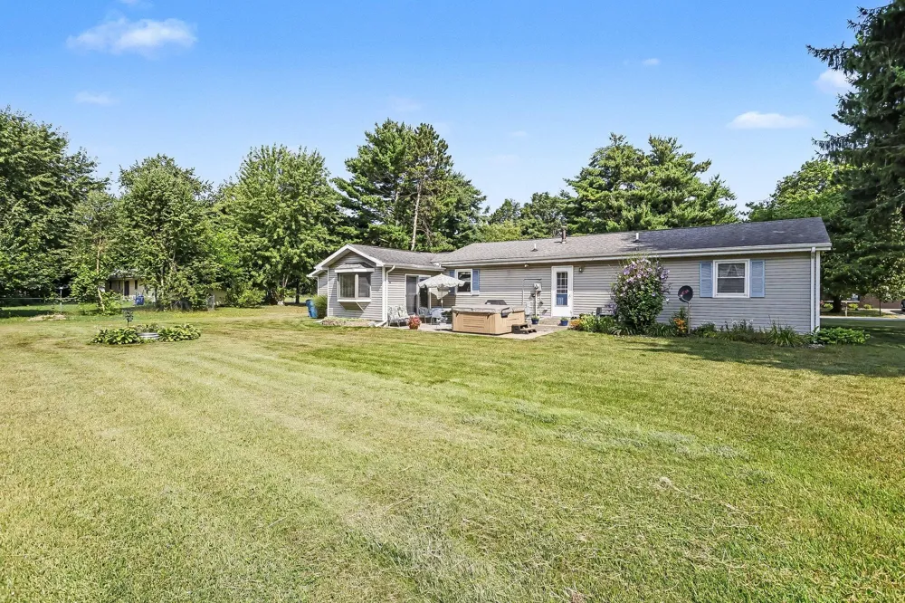 28783 Sarabyn Street Dowagiac, MI 49047
