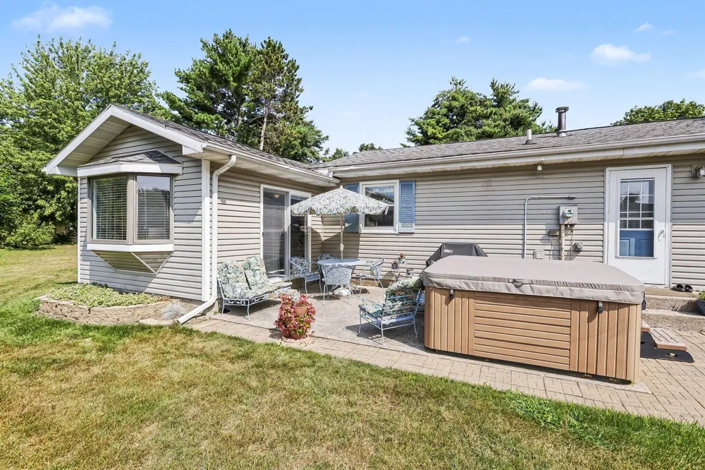 28783 Sarabyn Street Dowagiac, MI 49047