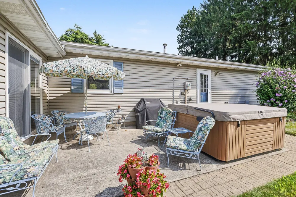 28783 Sarabyn Street Dowagiac, MI 49047
