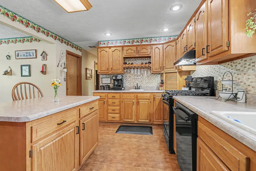 28783 Sarabyn Street Dowagiac, MI 49047