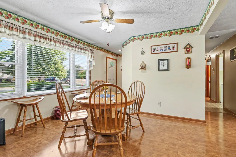 28783 Sarabyn Street Dowagiac, MI 49047