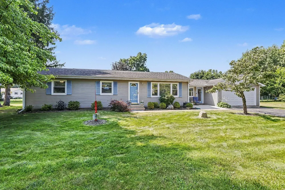 28783 Sarabyn Street Dowagiac, MI 49047