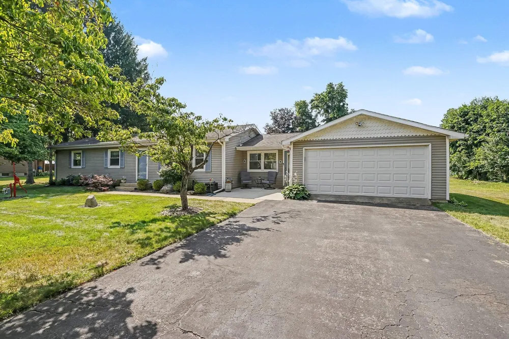28783 Sarabyn Street Dowagiac, MI 49047