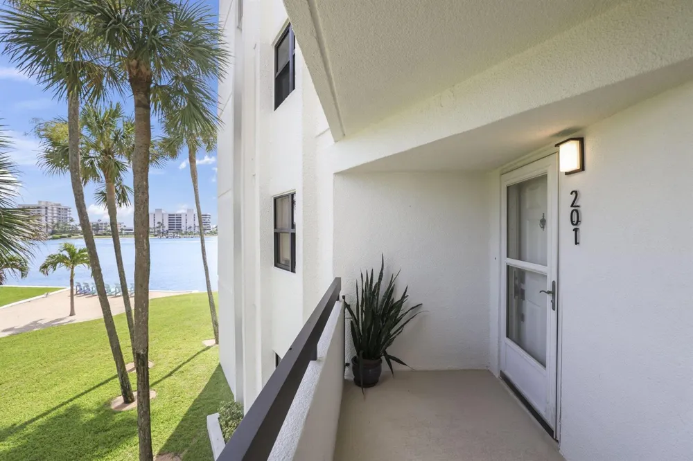 19800 SANDPOINTE BAY N DRIVE #201 Tequesta, FL 33469