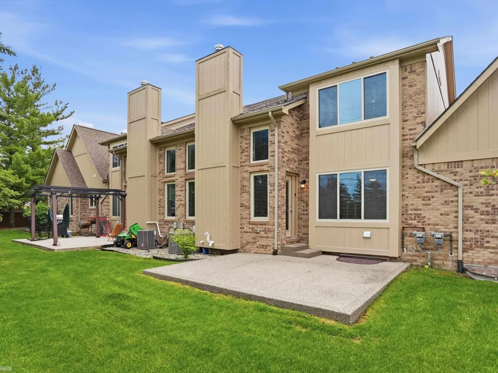14967 Stoney Brook Drive Shelby Charter Township, MI 48315