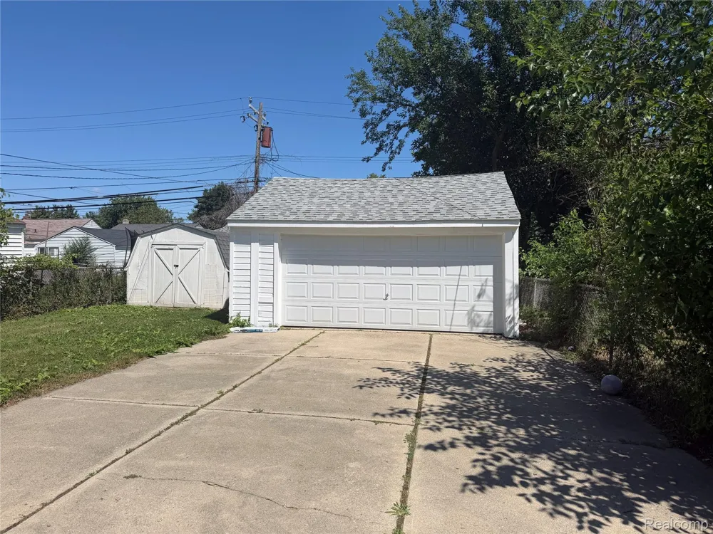 16767 Lincoln Avenue Eastpointe City, MI 48021
