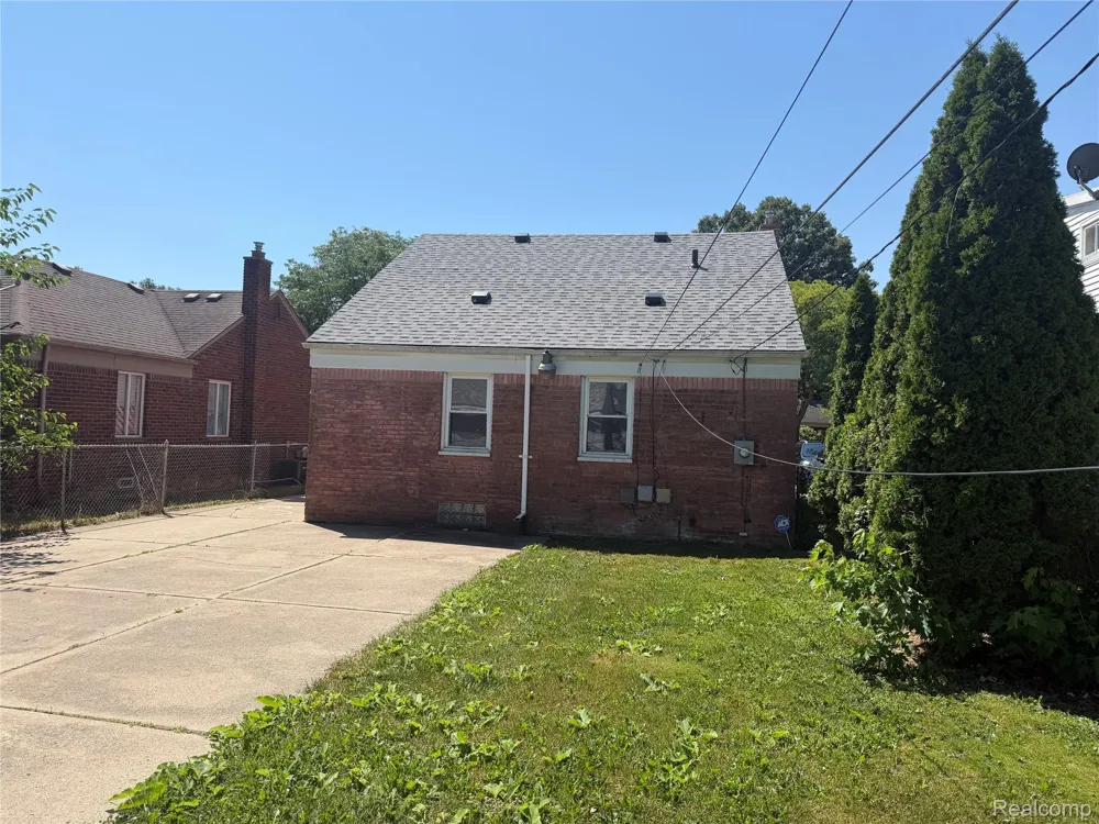 16767 Lincoln Avenue Eastpointe City, MI 48021