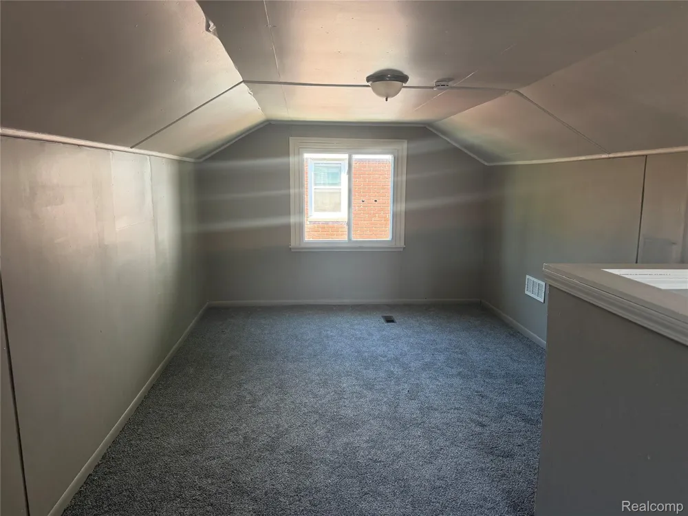 16767 Lincoln Avenue Eastpointe City, MI 48021