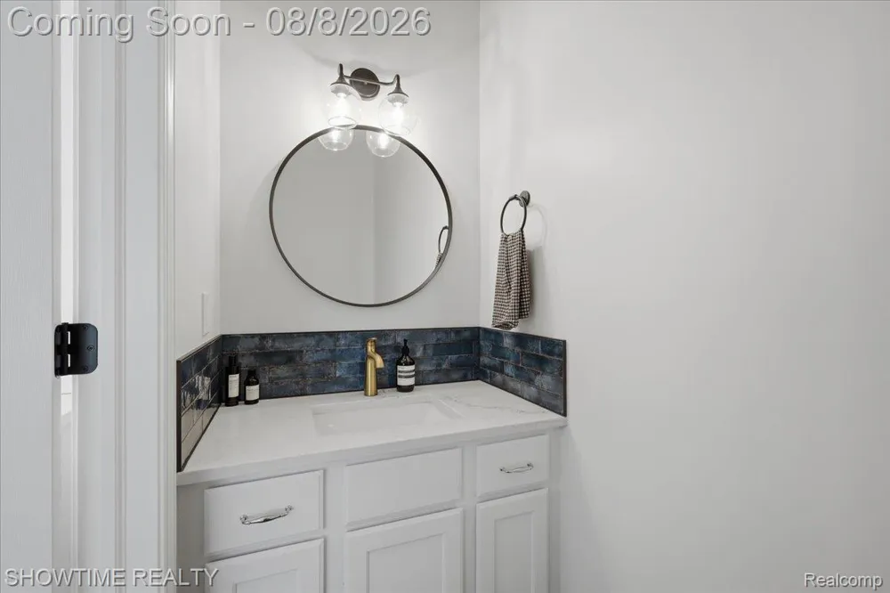 826 Eagle Drive Fenton City, MI 48430