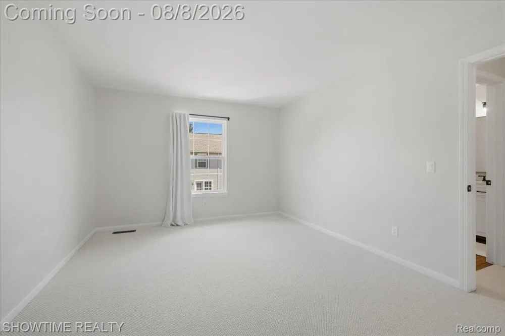 826 Eagle Drive Fenton City, MI 48430