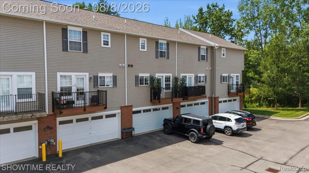 826 Eagle Drive Fenton City, MI 48430