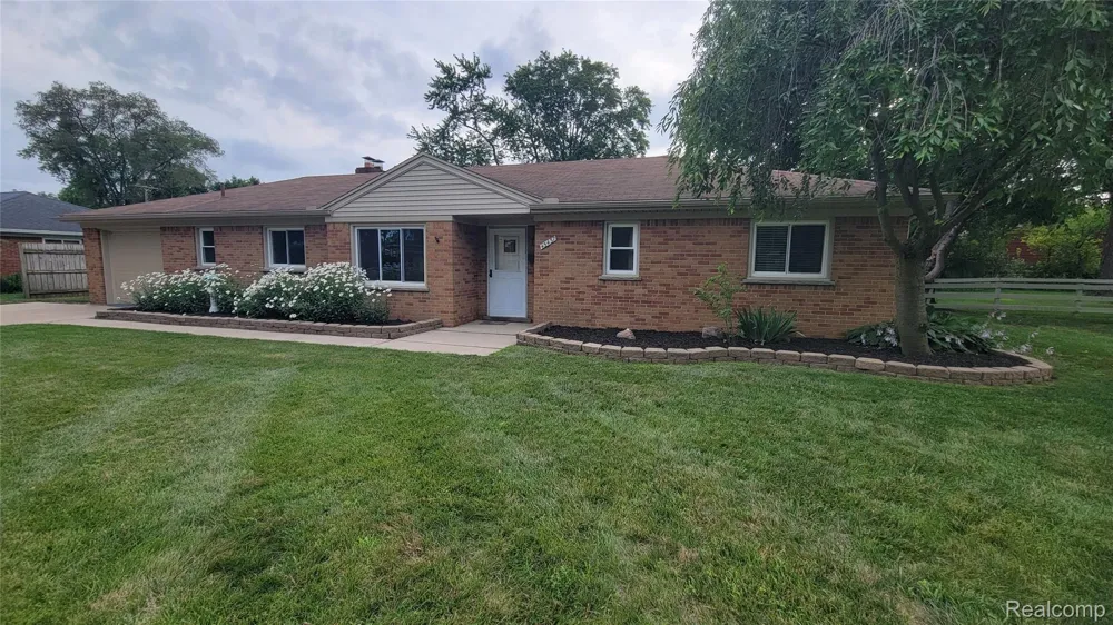 45437 Hecker Drive Utica City, MI 48317