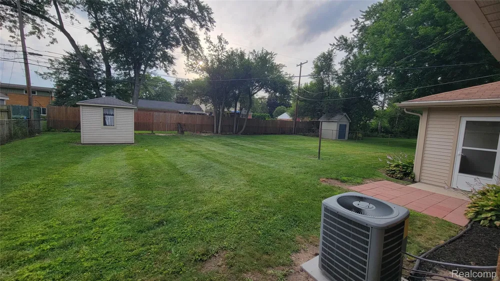 45437 Hecker Drive Utica City, MI 48317