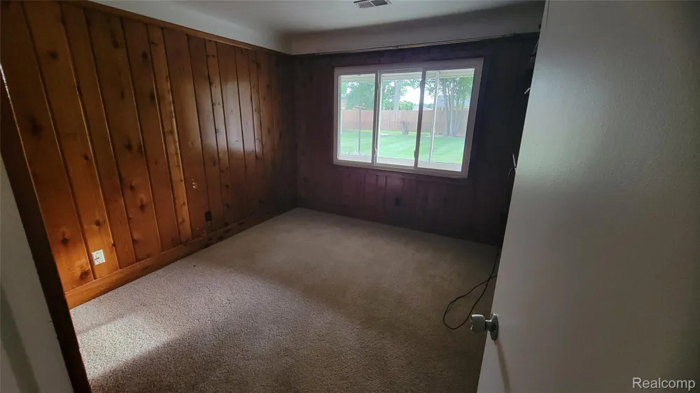45437 Hecker Drive Utica City, MI 48317