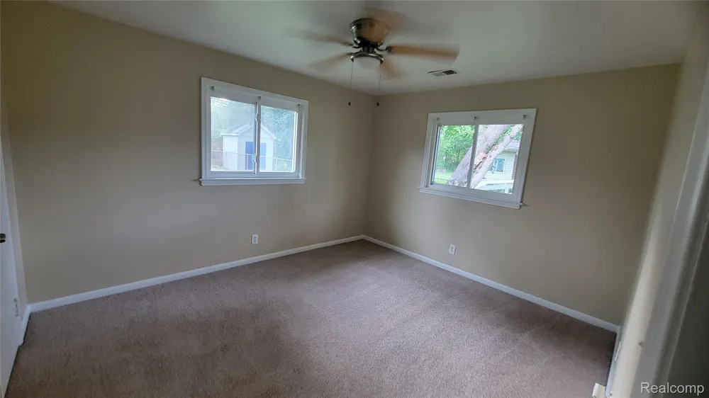 45437 Hecker Drive Utica City, MI 48317