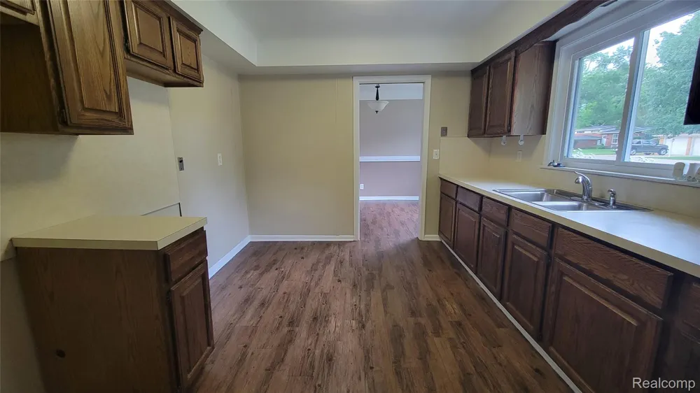45437 Hecker Drive Utica City, MI 48317