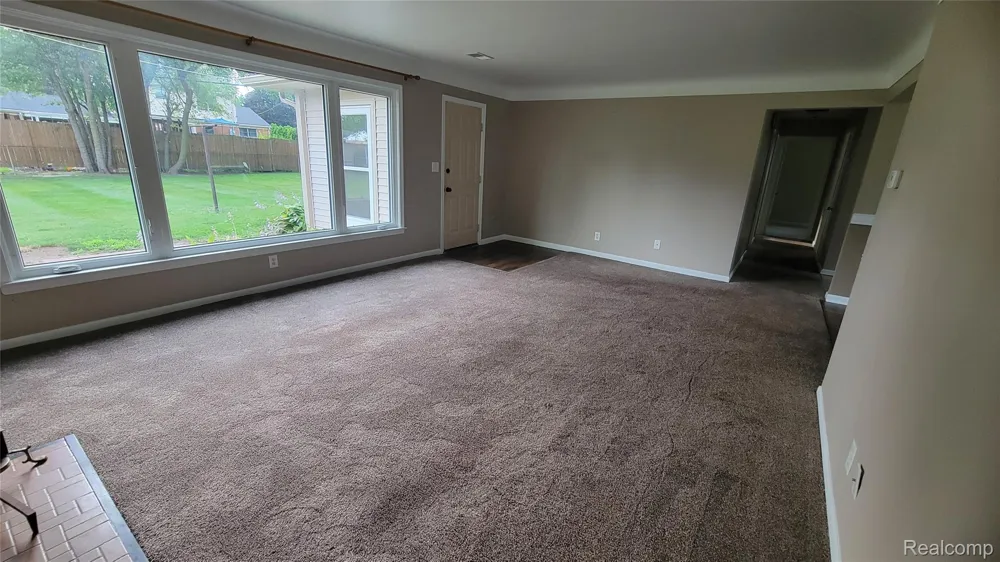 45437 Hecker Drive Utica City, MI 48317
