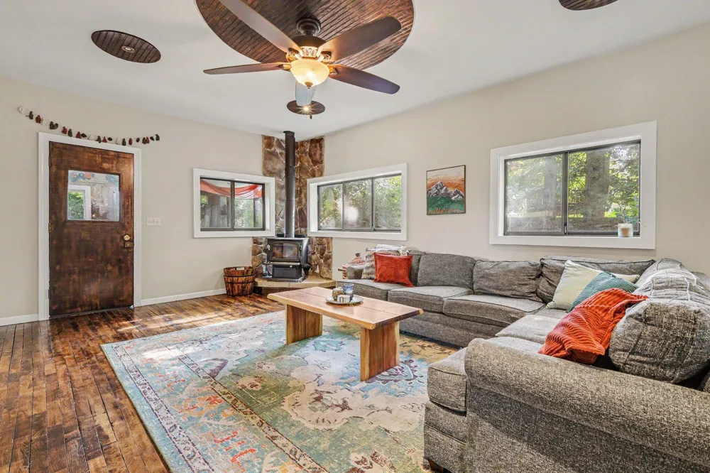 2067 Riverbank Avenue NE Plainfield Charter Township, MI 49525