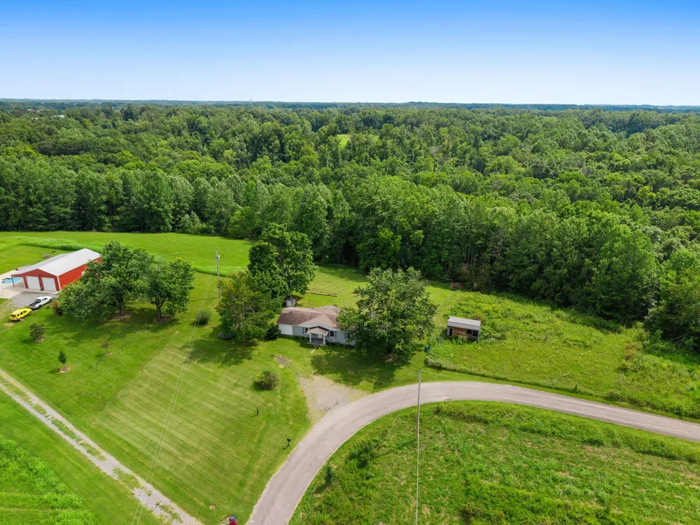 411 Purtle Rd Lafayette, TN 37083