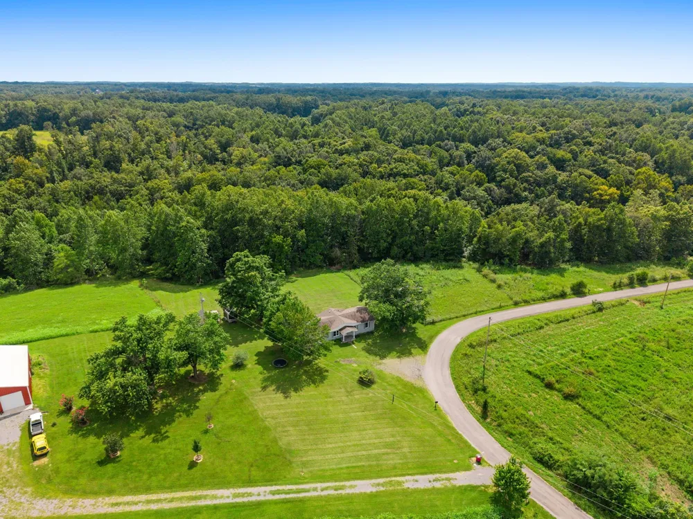 411 Purtle Rd Lafayette, TN 37083