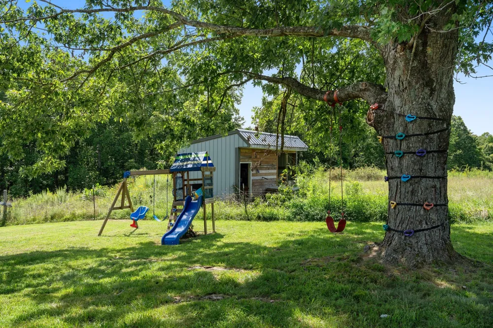 411 Purtle Rd Lafayette, TN 37083