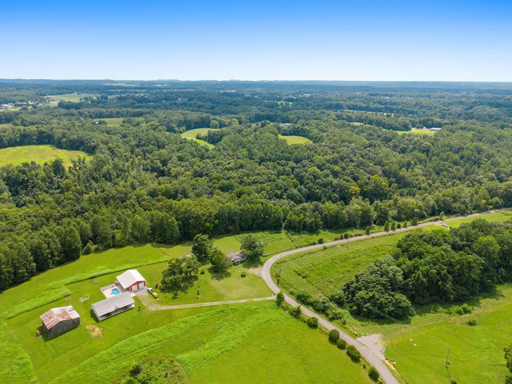 411 Purtle Rd Lafayette, TN 37083