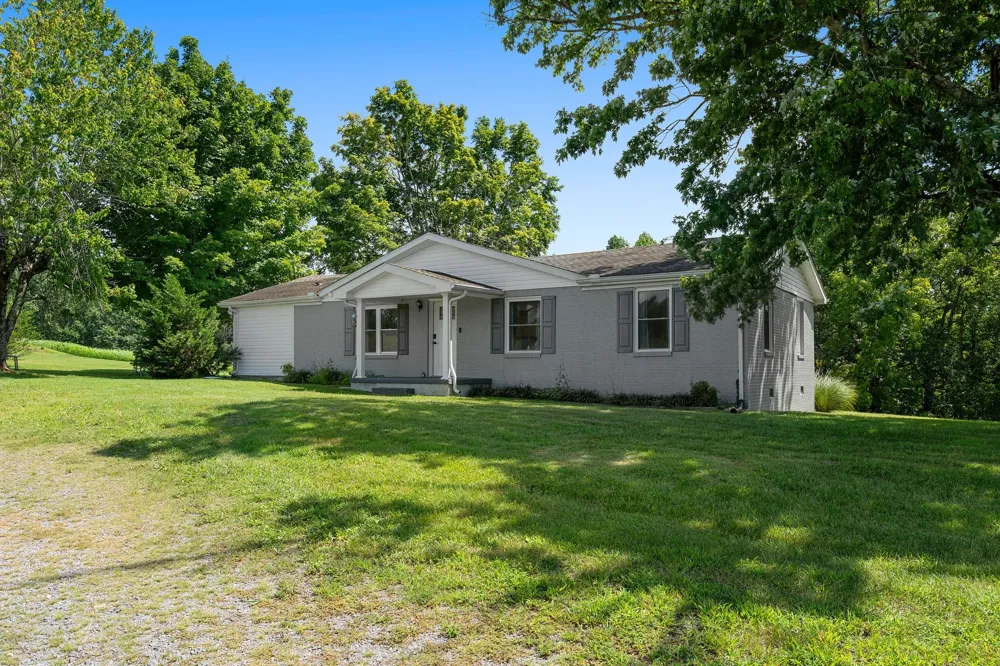 411 Purtle Rd Lafayette, TN 37083