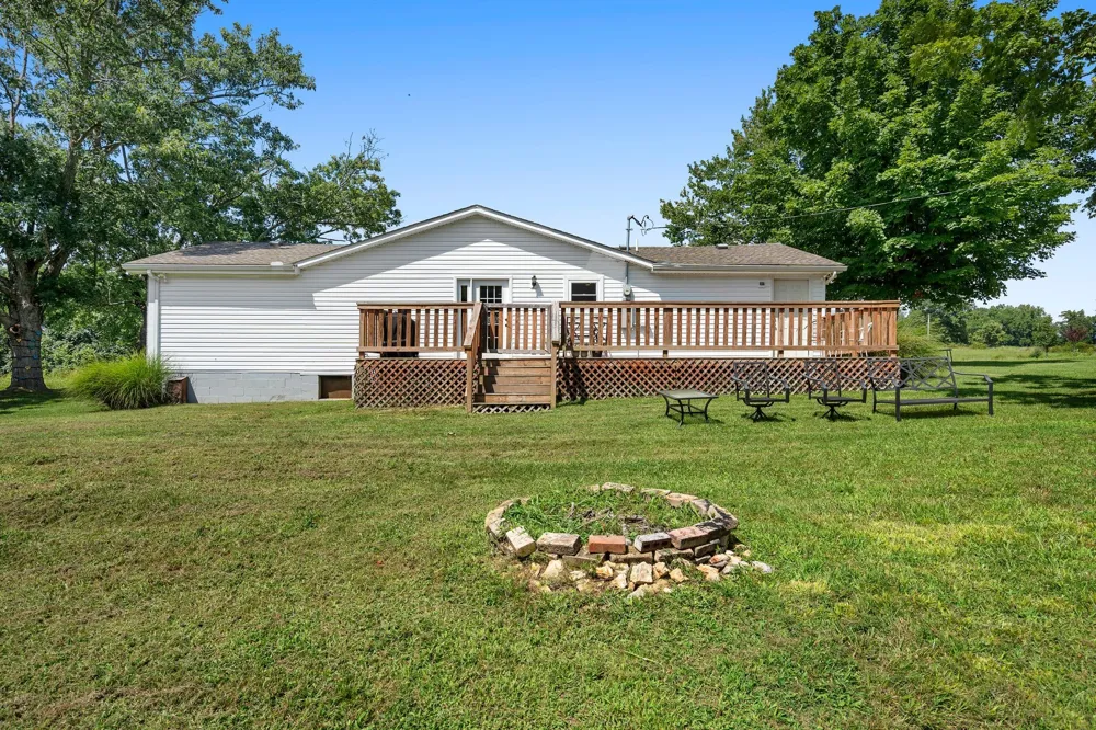 411 Purtle Rd Lafayette, TN 37083