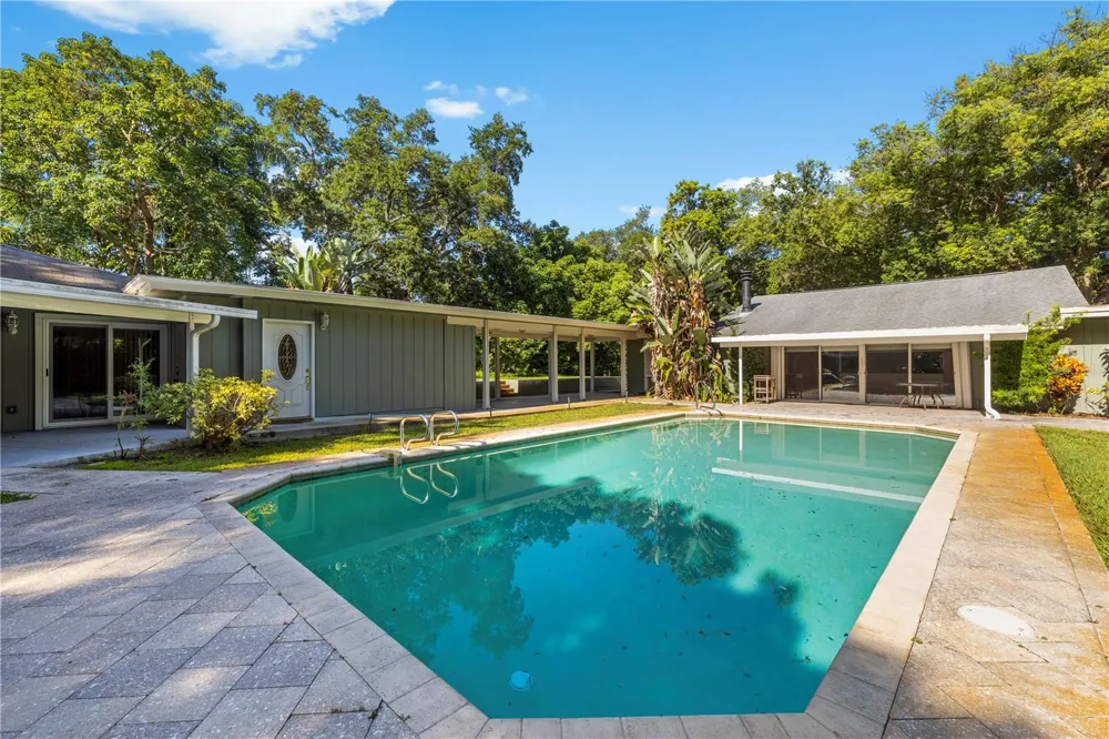 2162 LONG BOW LANE Clearwater, FL 33764