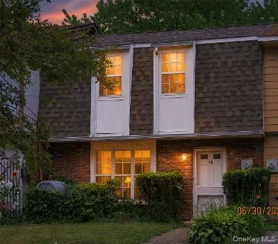 18 Black Stallion Court